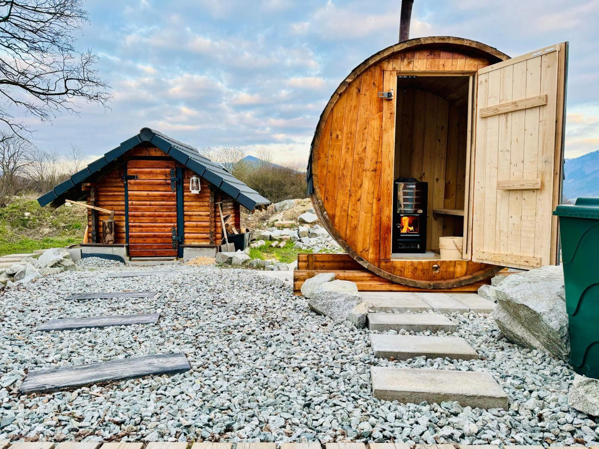Tiny House With Mountain Views Apartment Turany Ngoại thất bức ảnh