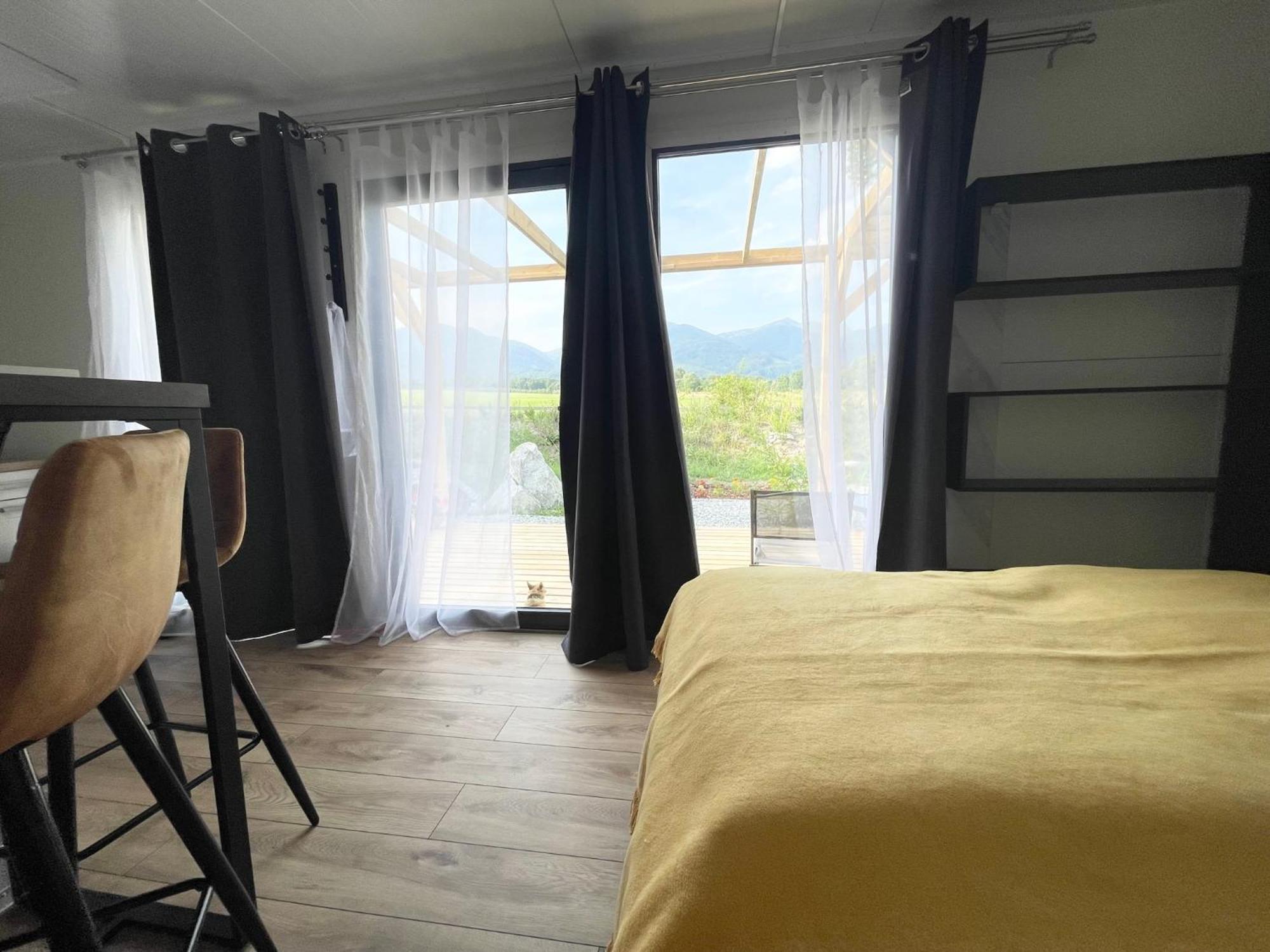 Tiny House With Mountain Views Apartment Turany Ngoại thất bức ảnh